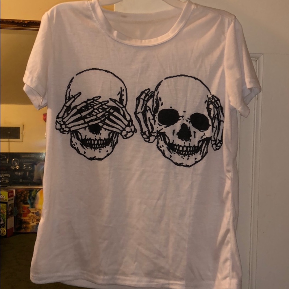 Graphic tee shirt
